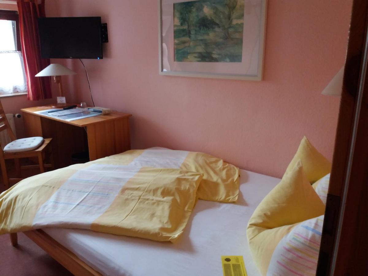 Hotel Garni & Oma'S Heuhotel 'Pension Zur Galerie' Barby Luaran gambar