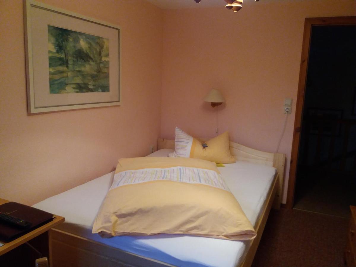 Hotel Garni & Oma'S Heuhotel 'Pension Zur Galerie' Barby Luaran gambar
