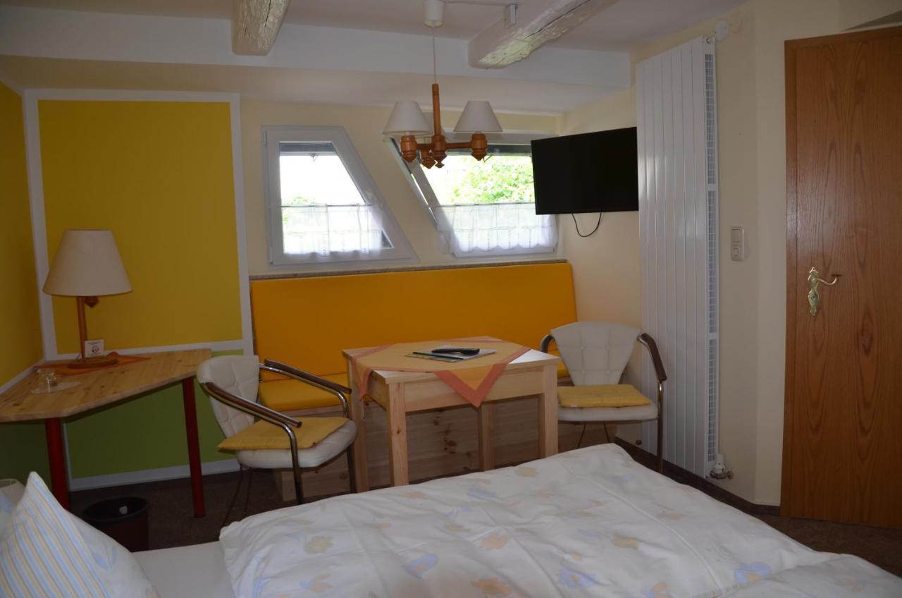 Hotel Garni & Oma'S Heuhotel 'Pension Zur Galerie' Barby Luaran gambar