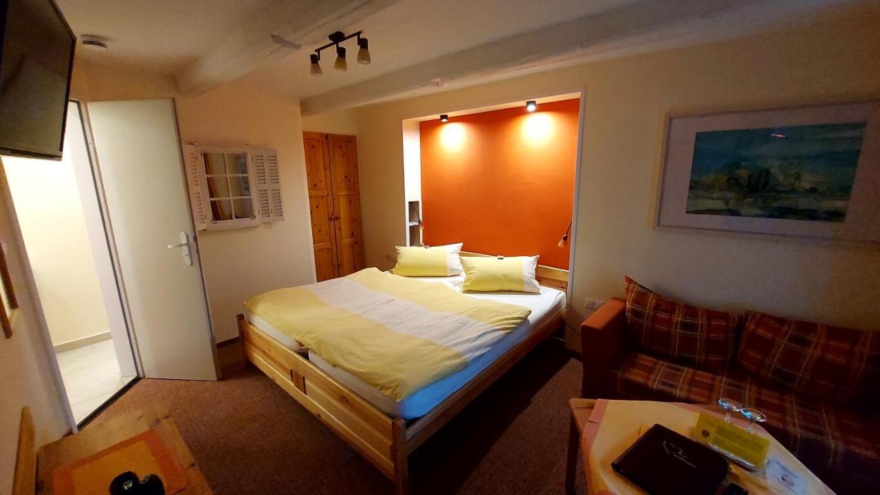 Hotel Garni & Oma'S Heuhotel 'Pension Zur Galerie' Barby Luaran gambar
