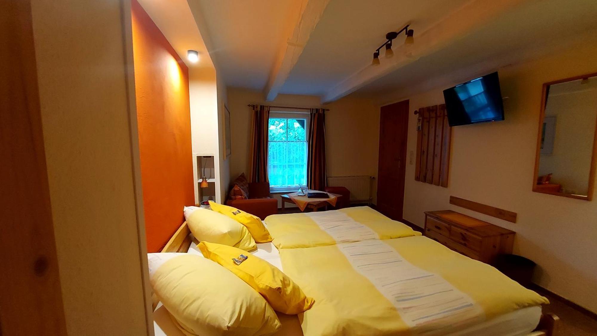 Hotel Garni & Oma'S Heuhotel 'Pension Zur Galerie' Barby Luaran gambar