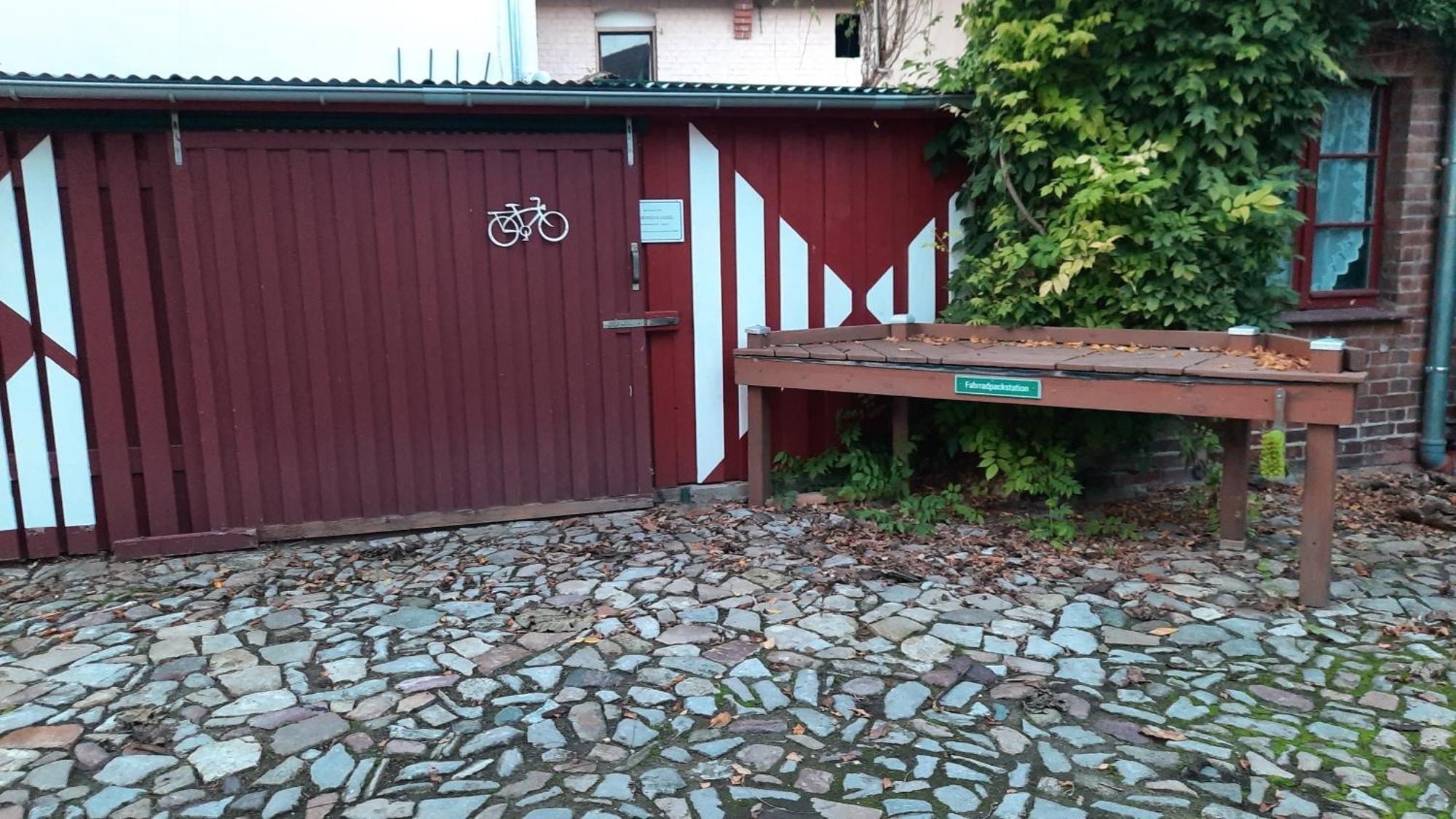 Hotel Garni & Oma'S Heuhotel 'Pension Zur Galerie' Barby Luaran gambar