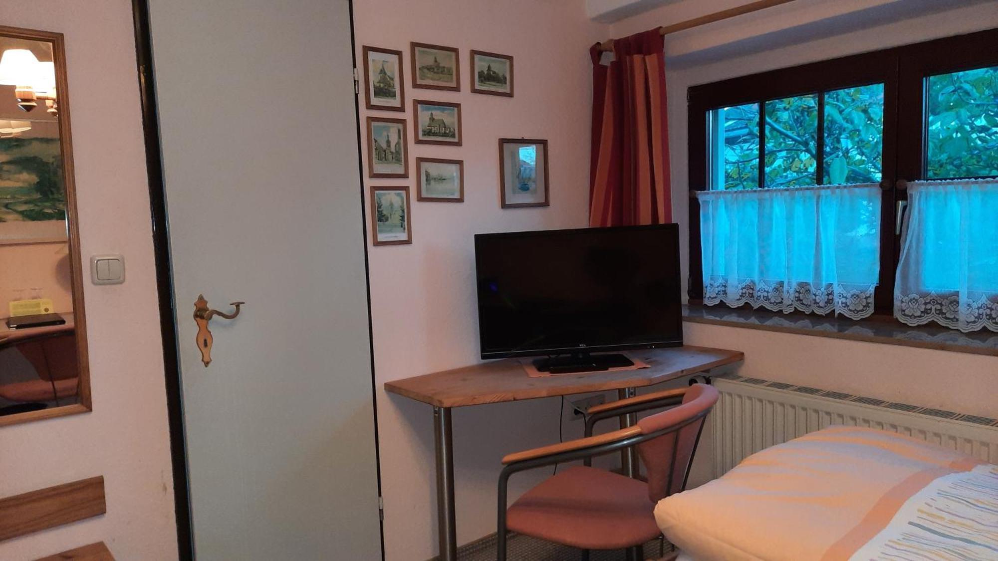 Hotel Garni & Oma'S Heuhotel 'Pension Zur Galerie' Barby Luaran gambar
