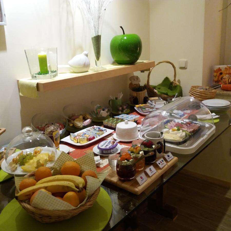 Hotel Garni & Oma'S Heuhotel 'Pension Zur Galerie' Barby Luaran gambar