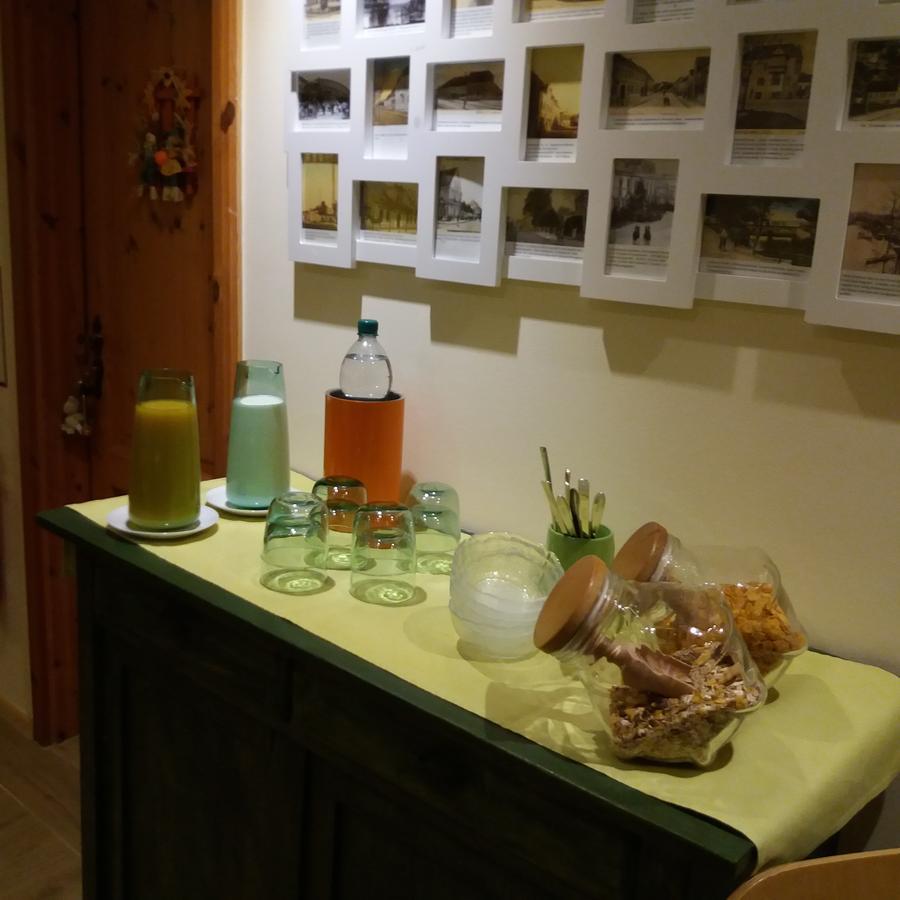 Hotel Garni & Oma'S Heuhotel 'Pension Zur Galerie' Barby Luaran gambar
